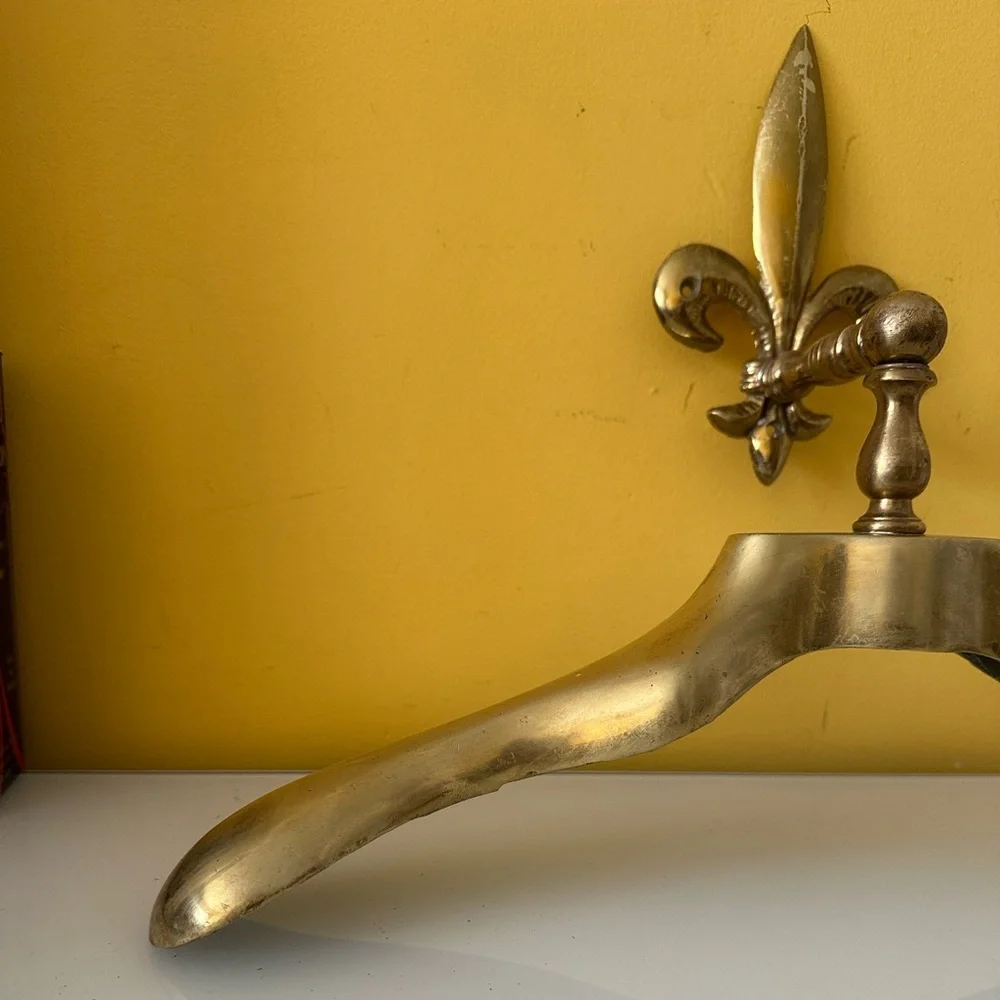 Solid Brass Polished Gold Tone Fleur-de-Lis Wall Mount Hanger
